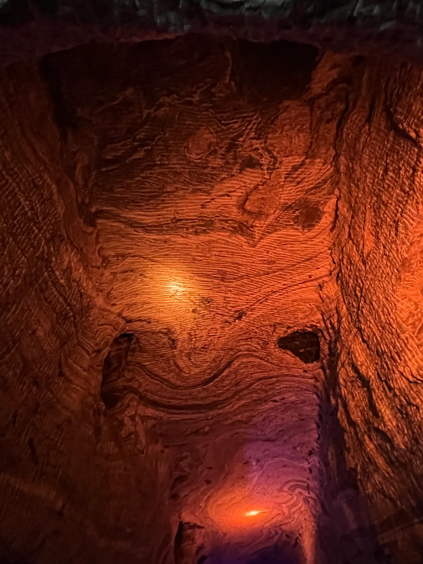 Dos luces en la piedra